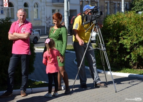 Під Луцькою міськрадою ‒ пікет. ФОТО 