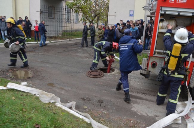 Вогонь, задимлення та постраждалі: на Волині відбулись навчання пожежників