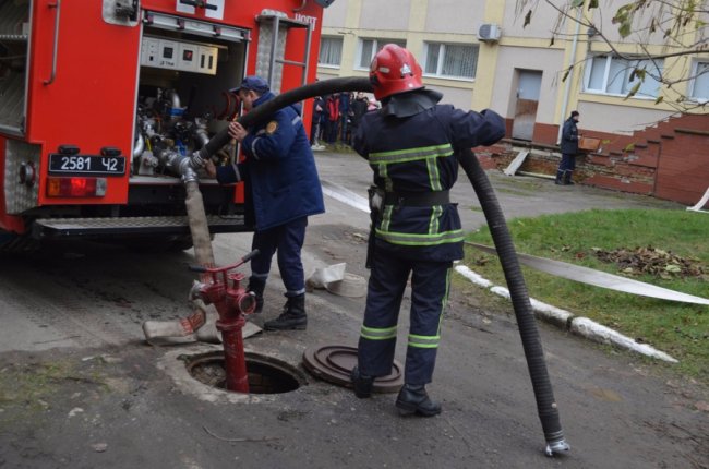 Вогонь, задимлення та постраждалі: на Волині відбулись навчання пожежників