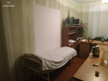 Патрульні показали, у яких умовах жили у волинській «глибинці» під час виборів. ФОТО