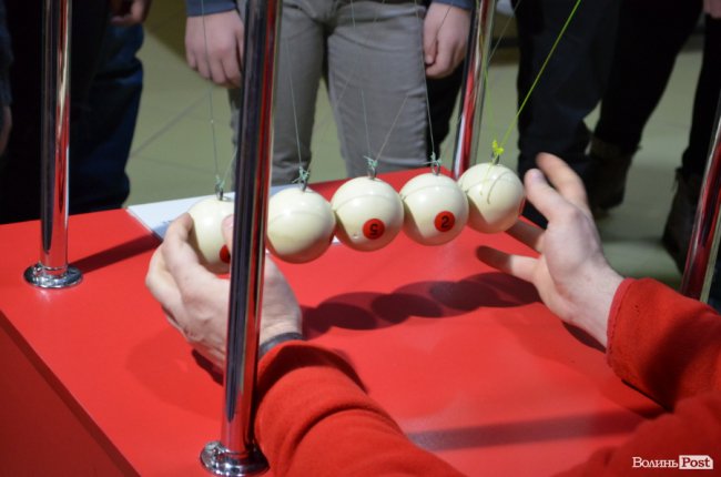 Заступник голови Волинської ОДА показав дива науки і техніки особливим діткам. ФОТО