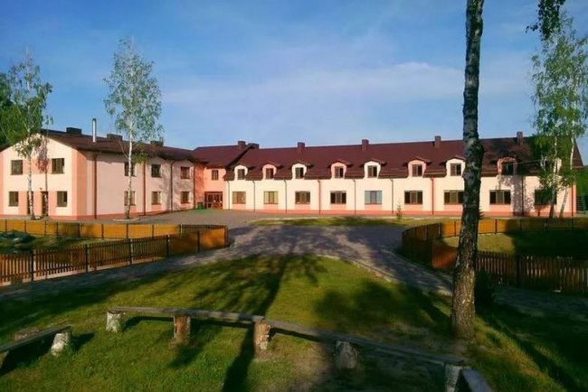 Притулок у с. Заозерне Благодійного фонду «Переображення»