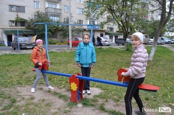 У Луцьку відремонтували двір за 2,5 мільйона. ФОТО