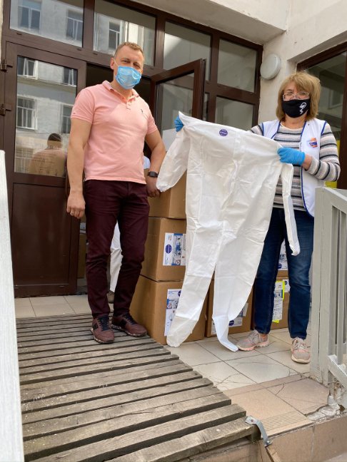 Компанія «Волиньтабак» передала тисячу високоякісних спецкостюмів і масок лікарням Луцька*