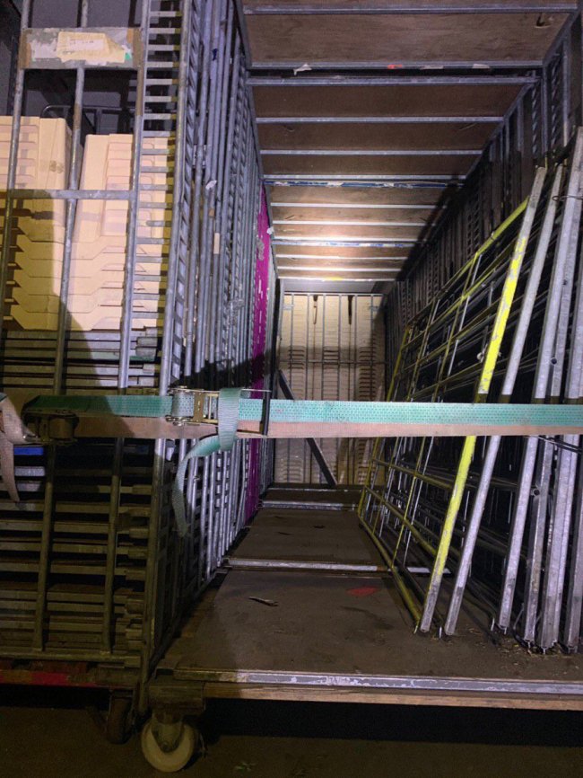 На пункті «Доманове» затримали патрію безакцизних цигарок на майже 2 мільйона гривень. ФОТО