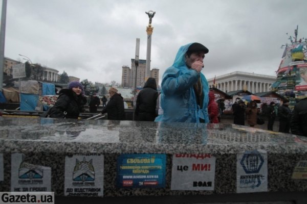 Як Євромайдан бореться з дощем. ФОТО