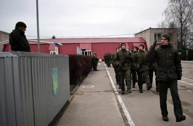 У Луцьку нацгвардійці-новобранці отримали зброю. ФОТО