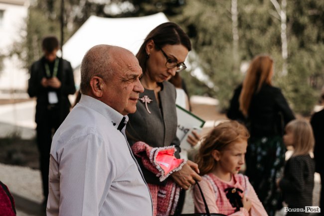 У новій локації і… з котом: як в інноваційній луцькій школі «ThinkGlobal» 1 вересня відзначали. ФОТО* 