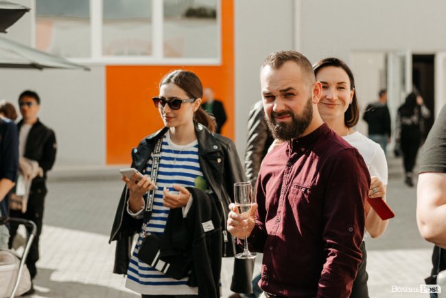 У новій локації і… з котом: як в інноваційній луцькій школі «ThinkGlobal» 1 вересня відзначали. ФОТО* 