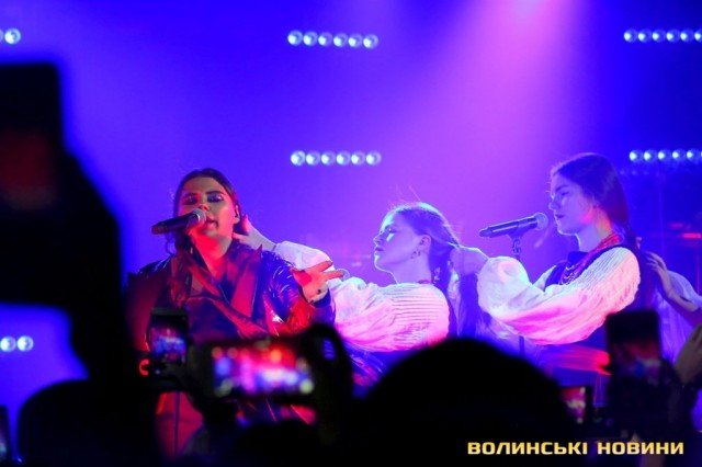 Гурт «KAZKA» у Луцьку підірвав публіку. ФОТО