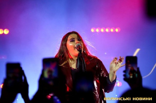 Гурт «KAZKA» у Луцьку підірвав публіку. ФОТО