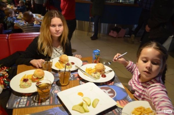 У Луцьку влаштували свято Миколая для соціально-незахищених дітей