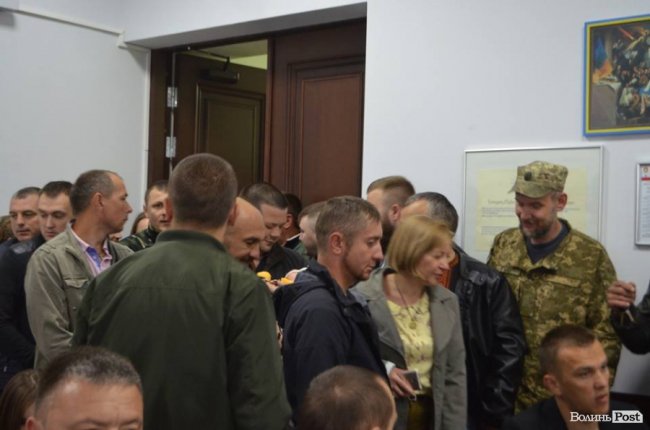 У Луцьку атовці блокують міську раду. ФОТО