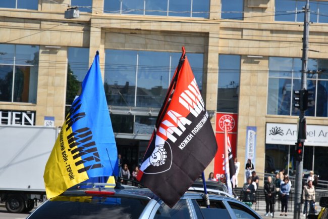 Скорботний день: у Луцьку провели в останню путь двох Героїв