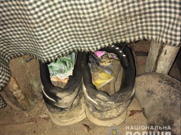 Волинянин викрав з кладової 1200 євро і сховав їх у кросівки