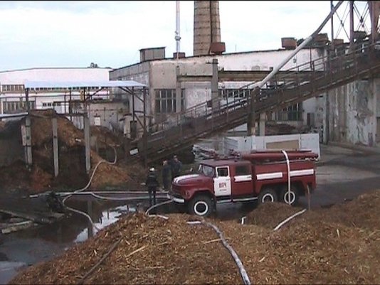 На Рівненщині горів деревообробний комбінат. ФОТО