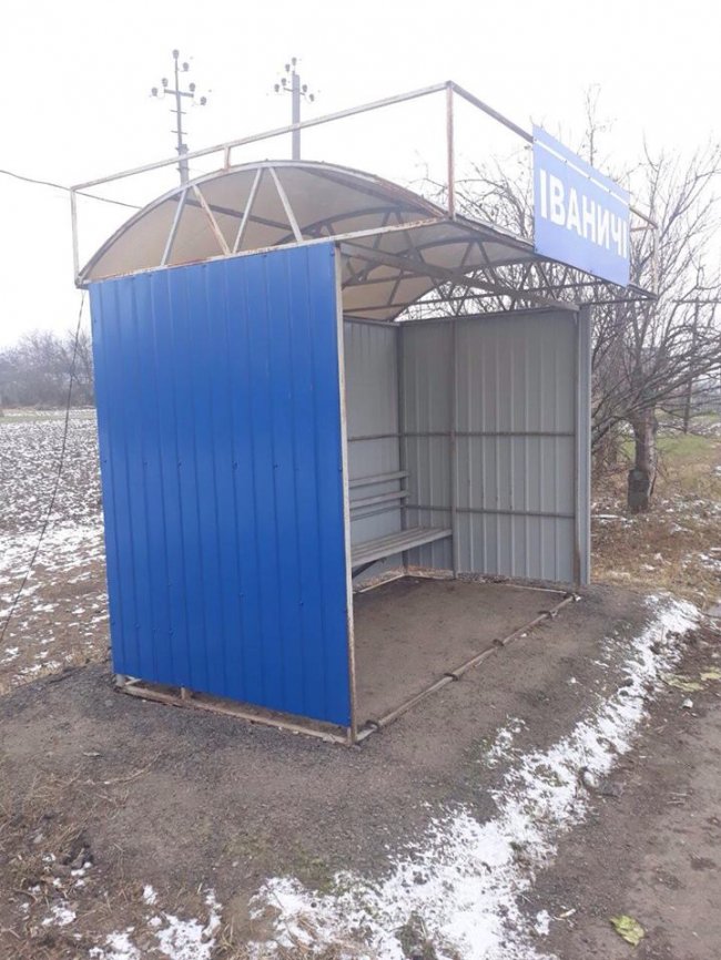 Відновили зупинки на Волині, поруйновані вандалами. ФОТО