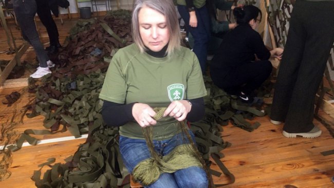 У громаді на Волині сплели 21 тисячу метрів квадратних маскувальних сіток. ВІДЕО