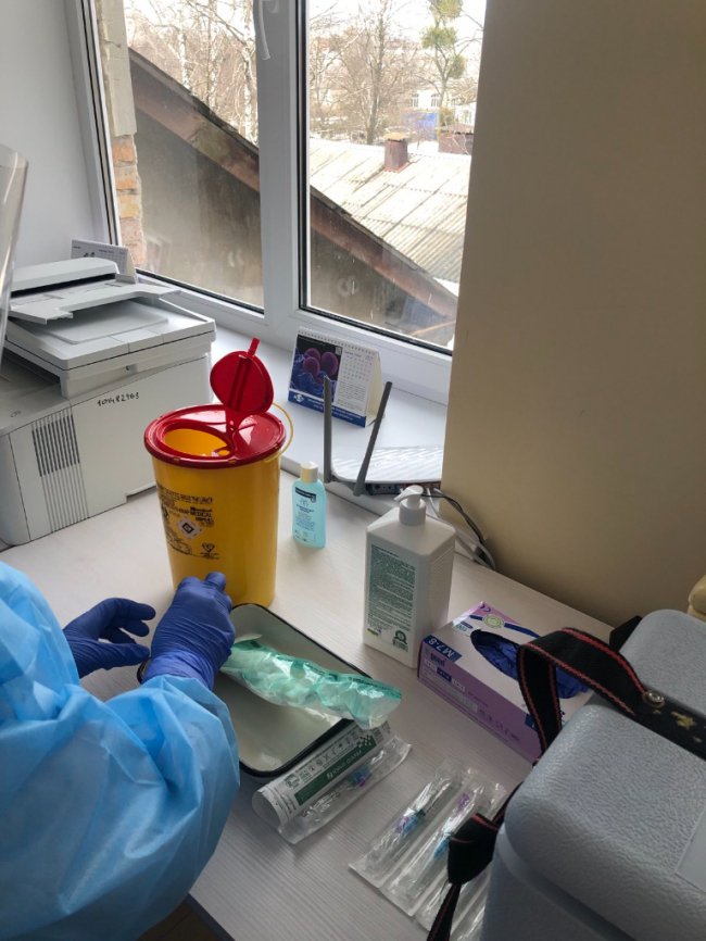 Вакцинувалися головна санітарна лікарка Волині та персонал лабораторного центру 