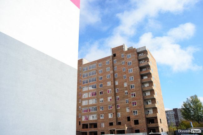 У Луцьку продовжує «рости» яскравий ЖК «Caramel Residence». ФОТО*