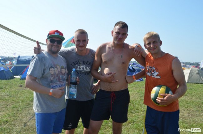 Спека в наметах і аншлаг у зоні купання: як фестивалить «Бандерштат». ФОТО