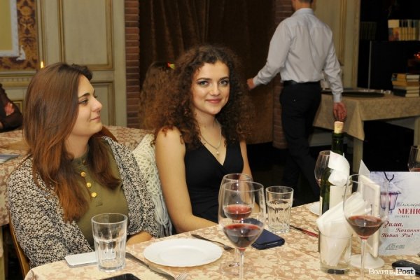 «Зима. Кохання. Новий Рік»: поетичний вечір з присмаком моди в Луцьку