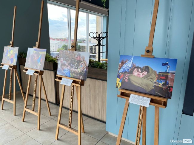 У Луцьку відкрили виставку світлин, автором яких є воїн волинської бригади 