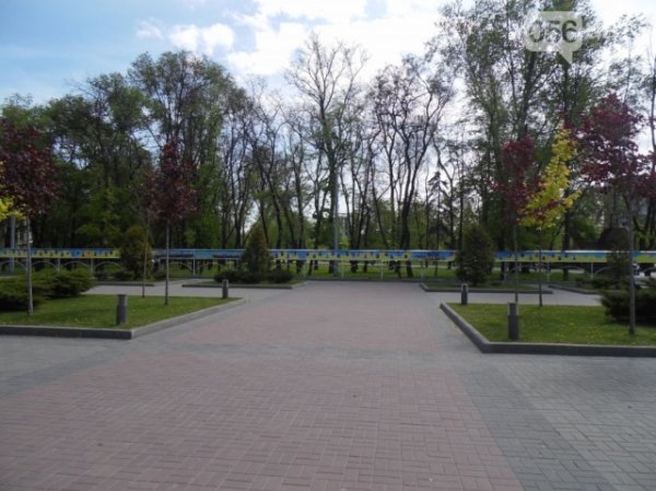 У Дніпропетровську з'явилася стела «Небесній сотні».ФОТО