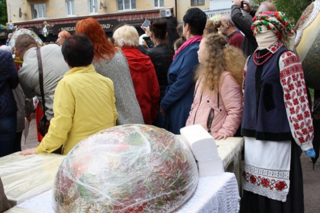 У Житомирі виготовили шоколадну писанку вагою 100 кілограмів. ФОТО