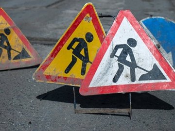 «Діти ходять в калюжах і болоті»: лучани просять зробити капітальний ремонт вулиці в районі Львівської