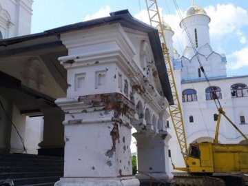 Зі Святогірської Лаври евакуйовують людей. ВІДЕО