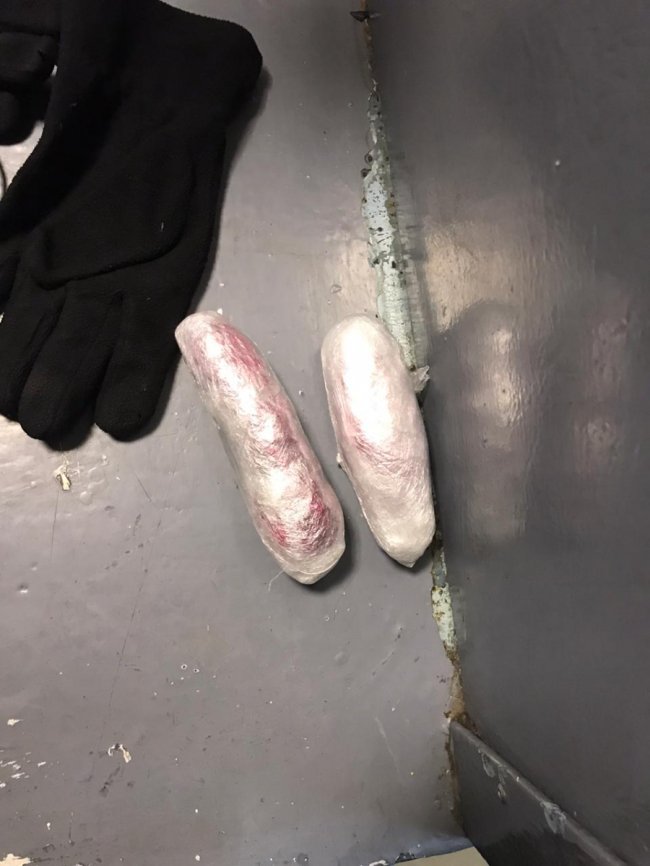 На «Ягодині» у хлопця в спідній білизні знайшли марихуану. ФОТО