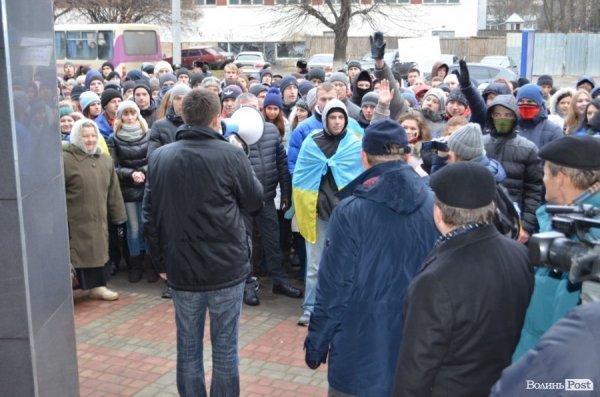 Як пікетували прокуратуру і СБУ учасники Євромайдану в Луцьку. ФОТО. ВІДЕО