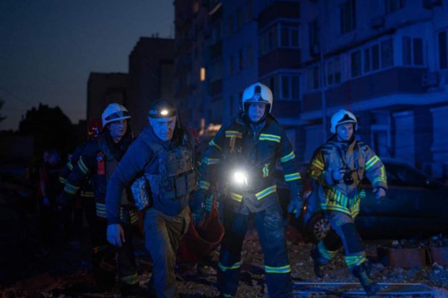 Нічна атака на Київ: знищено 20 «шахедів», уламки влучили у багатоповерхівку, одна людина загинула