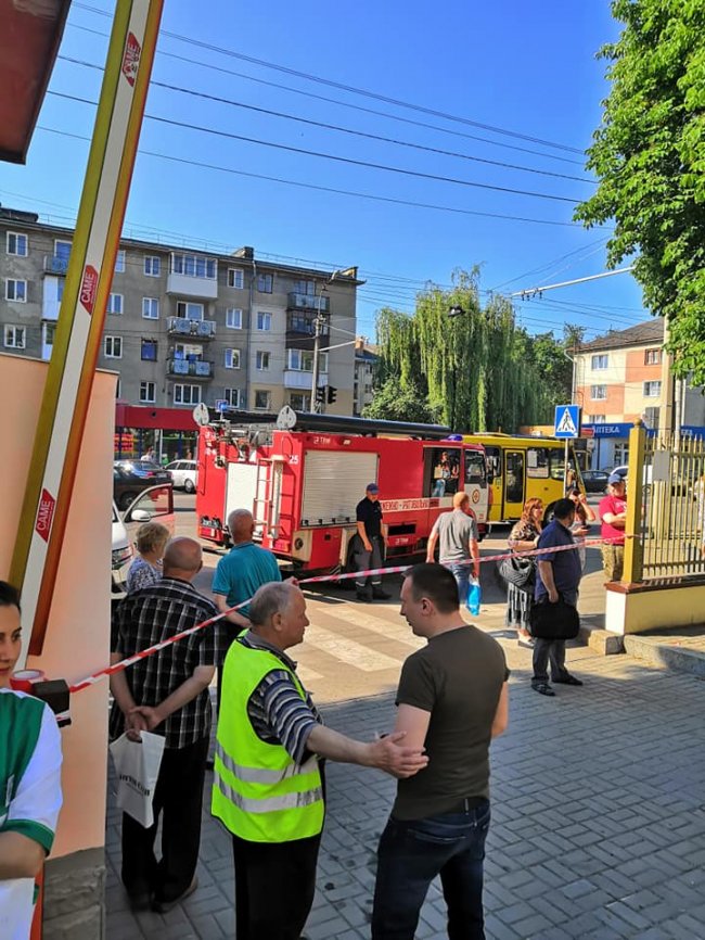 Через замінування лікарні у Луцьку евакуювали хворих. ФОТО