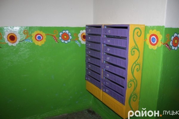 Лучани втомилися від сірості та розмалювали будинок неймовірними барвами