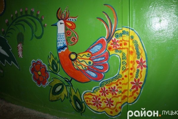 Лучани втомилися від сірості та розмалювали будинок неймовірними барвами