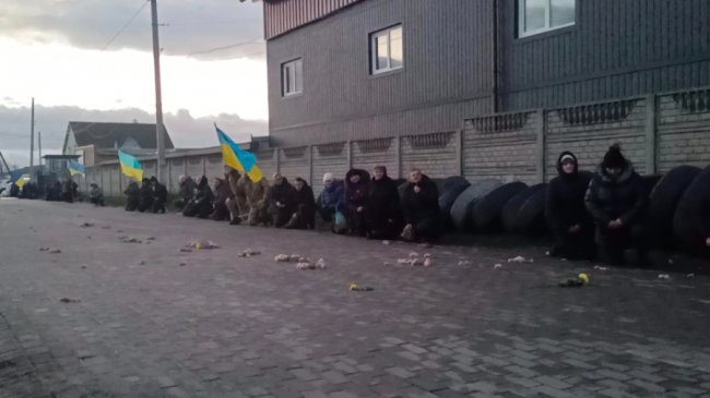 У селі під Луцьком навколішки зустріли Героя Василя Струцюка