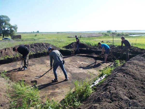  Волинські археологи знайшли срібні і позолочені перстні. ФОТО