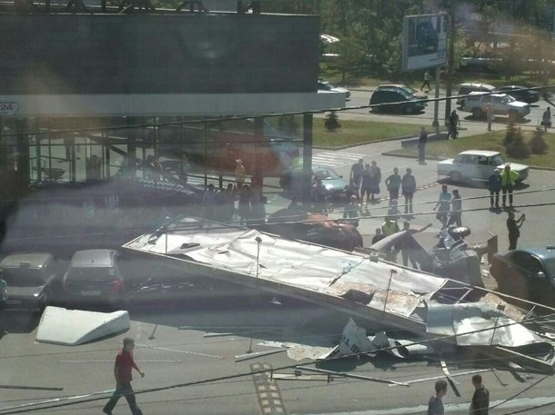 Жахлива аварія у Дніпрі: фура пошкодила 13 автівок. ФОТО