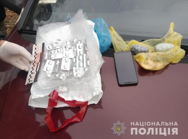 Шукав закладку: у Луцьку викрили двох наркоділків. ФОТО