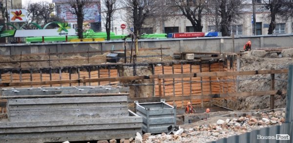 У Луцьку завершують демонтажні роботи у ЦУМі. ФОТО