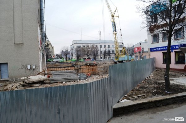 У Луцьку завершують демонтажні роботи у ЦУМі. ФОТО