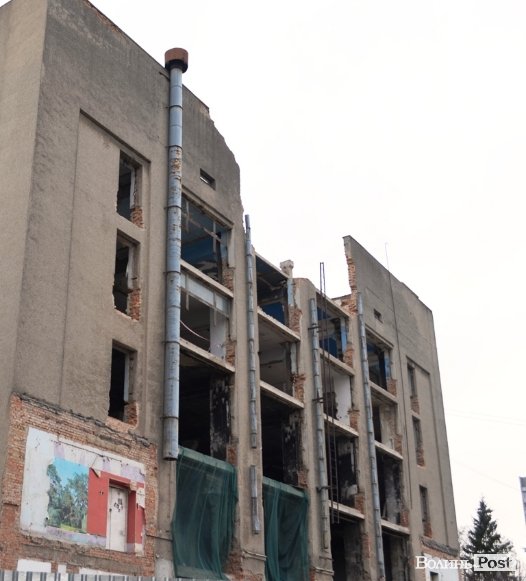 У Луцьку завершують демонтажні роботи у ЦУМі. ФОТО