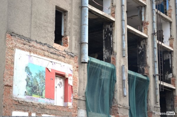 У Луцьку завершують демонтажні роботи у ЦУМі. ФОТО