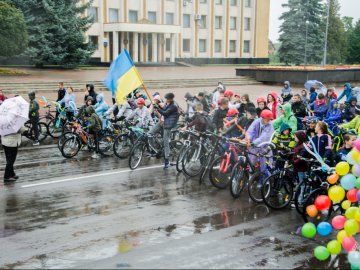 У волинському місті під дощем відбувся патріотичний велопробіг. ФОТО, ВІДЕО