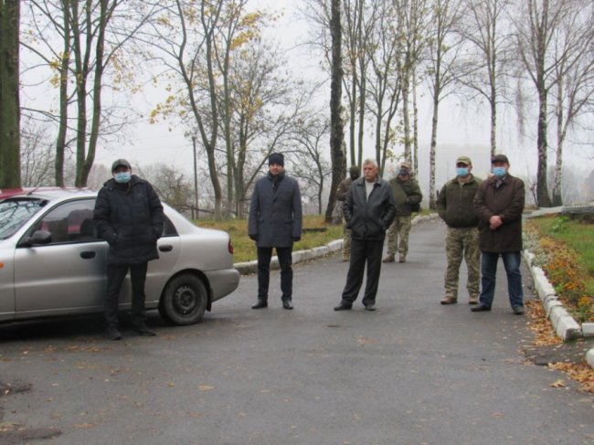 На Рівненщині оркестр зіграв під стінами лікарні, щоб підтримати медиків. ФОТО. ВІДЕО