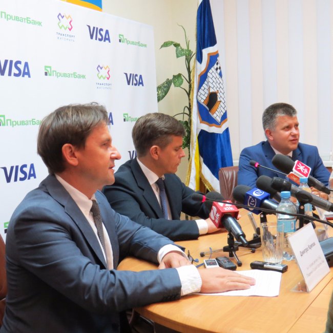 У Житомирі запустили принципово нову технологію оплати в транспорті*