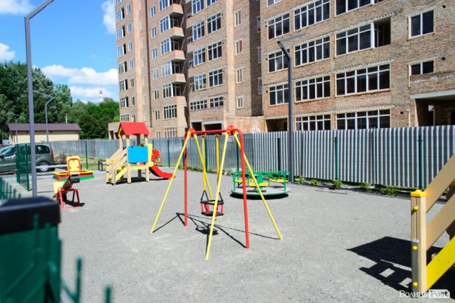 Будівництво триває: як у Луцьку «розростається» яскравий ЖК «Caramel Residence». ФОТО*