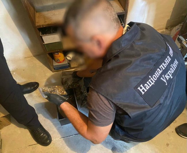 Волинські правоохоронці затримали торговця зброєю. ФОТО